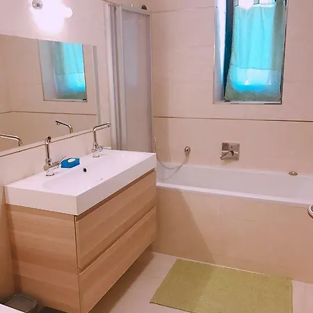 Newly Renovated For 2 People - Just 15 Minutes From The City Center! Prag