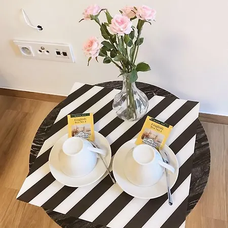Newly Renovated For 2 People - Just 15 Minutes From The City Center!