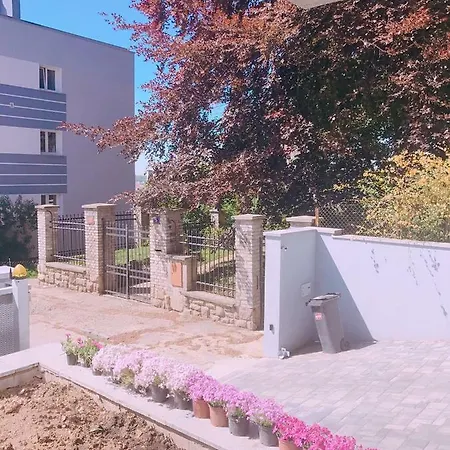 Newly Renovated For 2 People - Just 15 Minutes From The City Center!